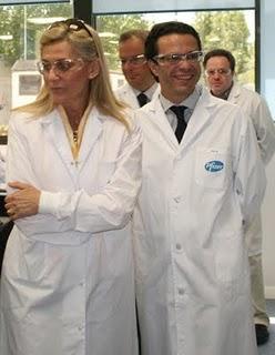 Javier Fernández-Lasquetty visita la planta biotecnológica de Pfizer en San Sebastián de los Reyes
