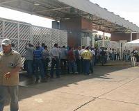 Sindicatos mantienen cerrado acceso a los trabajadores de CVG Carbonorca.