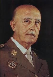 Francisco Franco Bahamonde: Dictador en un régimen autoritario.