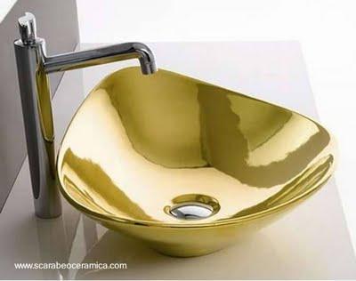 Sanitarios de baño con oro