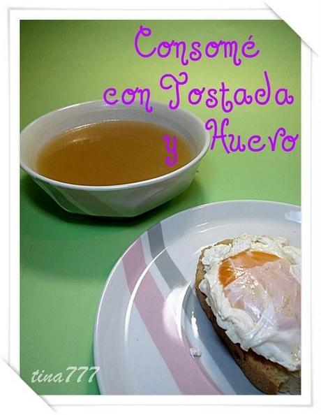 Consomé con Tostada y Huevo