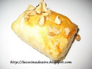 HOJALDRITOS DE BRIE CON NUECES Y MIEL