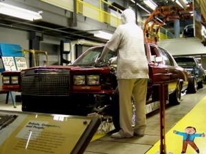 Linea de producción de coches en Detroit