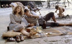 hope-and-glory-la-guerre-a-7-ans-1987-05-g Infancia en guerra: la memoria fabulada de “Esperanza y gloria” para Cinearchivo / la memoria renovada de “La llave de Sarah” para Ultramundo