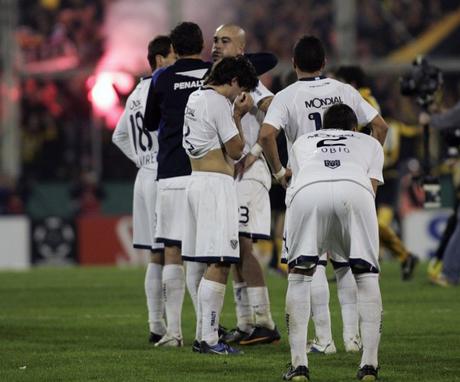 Vélez, otro equipo que no puede coronar la doble competencia