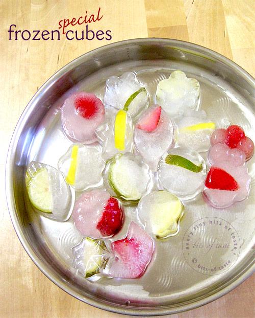 CUBITOS DE HIELO CON FRUTAS DENTRO