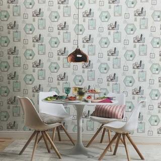 Decorando las paredes de tu cocina con papel pintado.