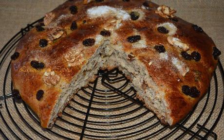 Coca de nueces y pasas Coca de nueces y pasas