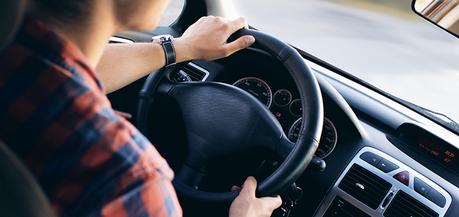 Sistemas de ayuda a la conducción en los vehículos utilizados en el examen de conducir