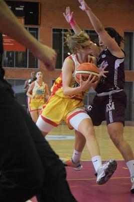 Galería de emociones del Bàsquet Femení Sant Adrià-GEiEG Uni Girona (Liga Femenina 2)