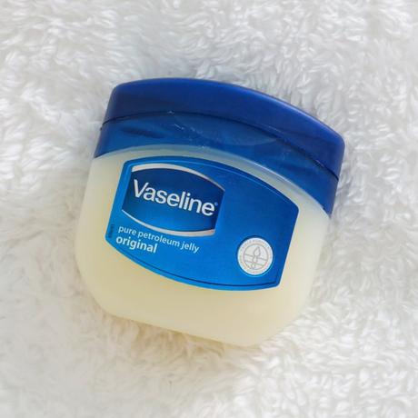 Vaseline, el producto de los mil usos que necesitas en tu vida.