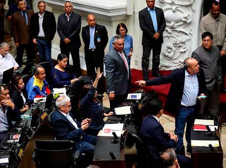 ¿Cómo entender la designación de un nuevo CNE con una AN en situación de desacato? Incomprensible.