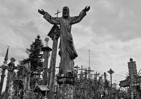 CRÓNICAS BÁLTICAS: COLINA DE LAS CRUCES (DIÓGENES ESTUVO AQUÍ)