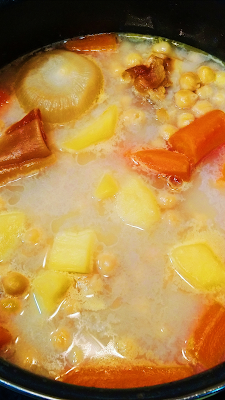Sopa especiada de garbanzos y col Sopa especiada de garbanzos y col