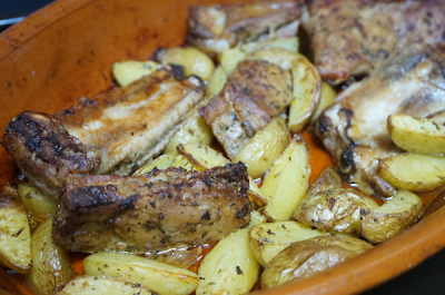 Costillas adobadas al horno con patatas