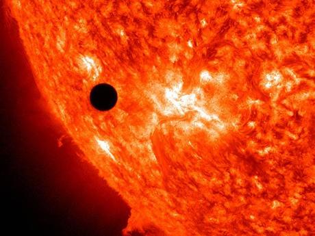 El próximo 11 de noviembre muchos podremos observar a Mercurio pasando frente al Sol. Básicamente ¿qué debemos saber sobre éste tránsito planetario?
