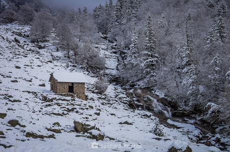 La cabaña y el río