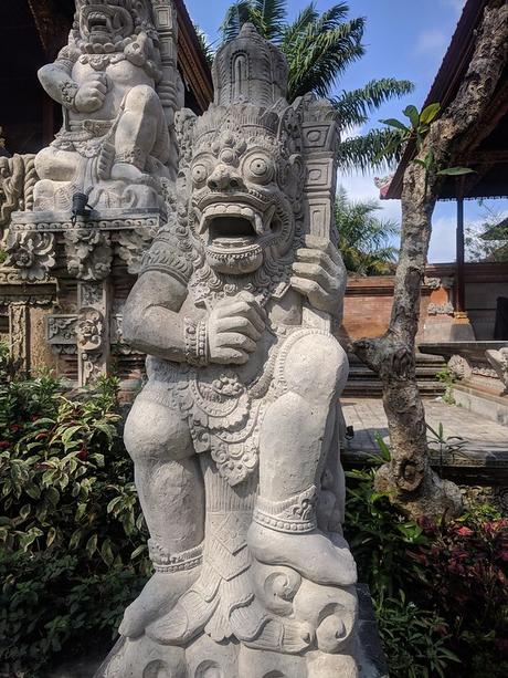 Figura en palacio Puri Saren Agung