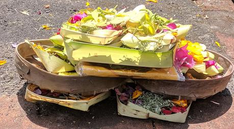 Ofrendas hinduistas en Ubud