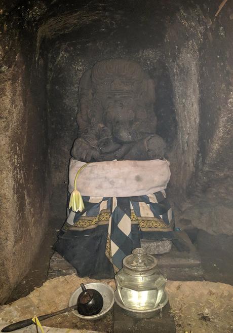 Templo Pura Goa Gajah : Elephant Cave Temple. Figura de Ganesh