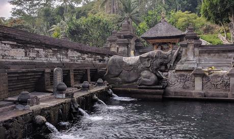 Fuente en Tampak Siring : The holy Spring Temple