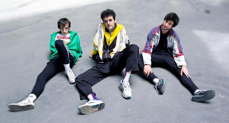 : :: Supermeganada vuelve con un nuevo himno, Cajera del Condis : : :: Supermeganada vuelve con un nuevo himno, Cajera del Condis :