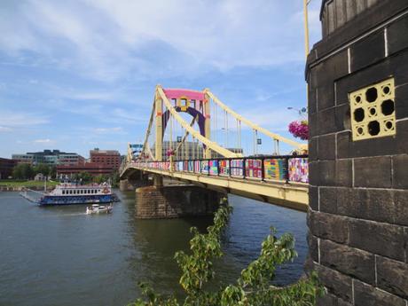 Arte Callejero con hilos y lanas Arte Callejero con hilos y lanas