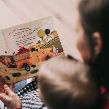 Los niños prefieren leer con nosotros, aunque ya sepan leer: entrevista a Mer Flores Los niños prefieren leer con nosotros, aunque ya sepan leer: entrevista a Mer Flores