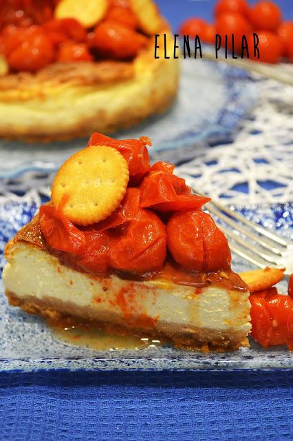 Cheesecake salada con mozzarella y tomatitos asados Cheesecake salada con mozzarella y tomatitos asados