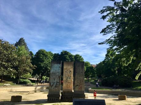 Muro de Berlín, 30 años La imagen puede contener: nubes, cielo, árbol, exterior y naturaleza