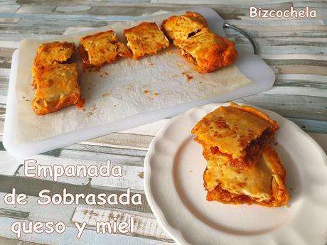 EMPANADA DE SOBRASADA, QUESO Y MIEL