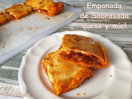 EMPANADA DE SOBRASADA, QUESO Y MIEL