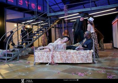 Tres Sombreros De Copa, Era Muy Poco El Muerto Para Tanto Luto.