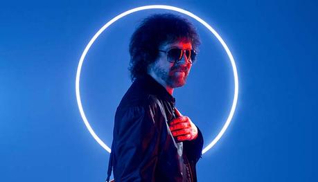 Jeff Lynne y Tones And I lideran las listas de ventas británicas Jeff Lynne's ELO