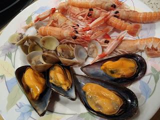 FIDEUÁ  CON JIBIA, SU TINTA Y SU MELSA CON MARISCOS