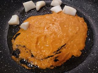 FIDEUÁ  CON JIBIA, SU TINTA Y SU MELSA CON MARISCOS