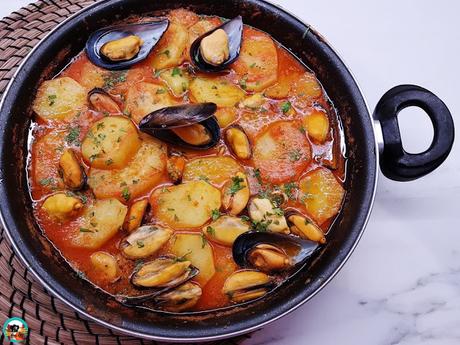 Mejillones con papas y azafrán