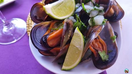 Mejillones con papas y azafrán