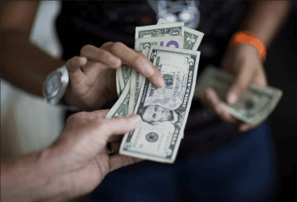 #Venezuela: #Dólar oficial y paralelo suben sin control