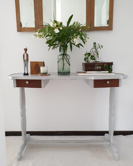 Una transformación de primavera en gris claro y madera