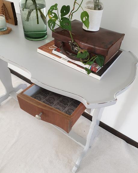 Una transformación de primavera en gris claro y madera