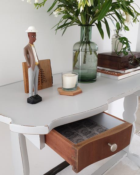 Una transformación de primavera en gris claro y madera