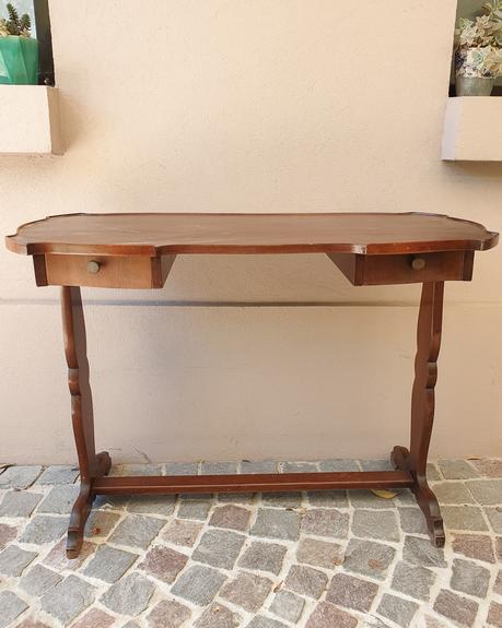 Una transformación de primavera en gris claro y madera