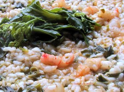 Arroz de grelos y langostinos al azafrán