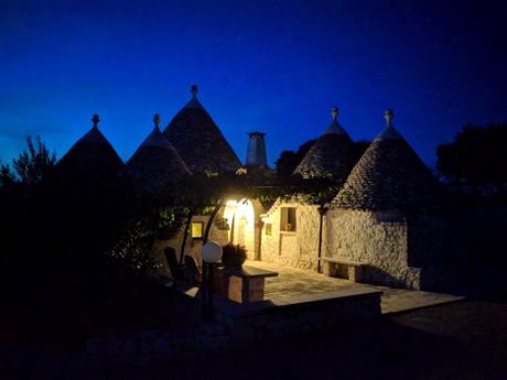 Trullos en Alberobello. Puglia. Italia