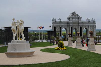 EL ALCALDE CIERRA LA PUERTA DEL PARQUE EUROPA EN CALLE ÁLAMO