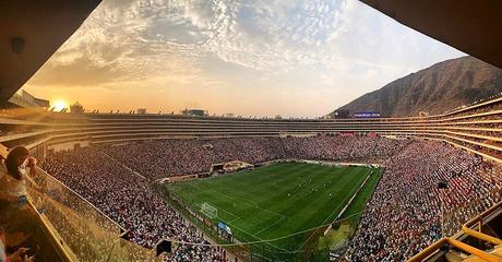 El Estadio Monumental de Lima es el estadio de fútbol con la mayor capacidad en Sudamérica.