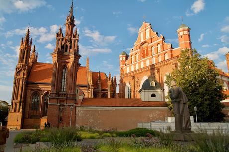 CRÓNICAS BÁLTICAS: VILNIUS, AL OTRO LADO DEL RÍO