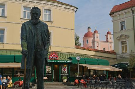 CRÓNICAS BÁLTICAS: VILNIUS, AL OTRO LADO DEL RÍO