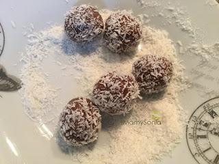 TRUFAS DE BIZCOCHO Y CREMA DE CACAO EN THERMOMIX Y TRADICIONAL